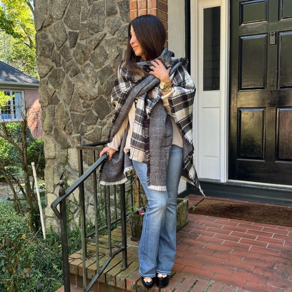 BOHO GORGEOUS KNIT PONCHO BLANKET SCARF - Picture 2 of 4